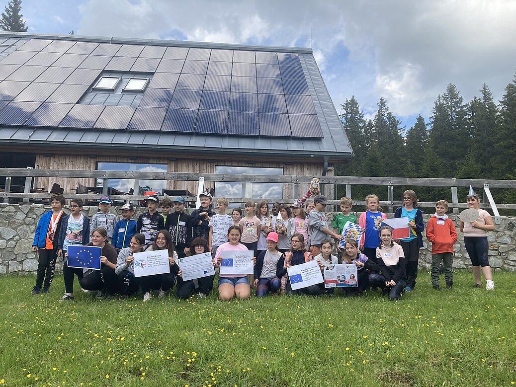 [Translate to Czech:] Deutsch-Tschechische Schülergruppen auf Exkursion, hier im Nationalpark